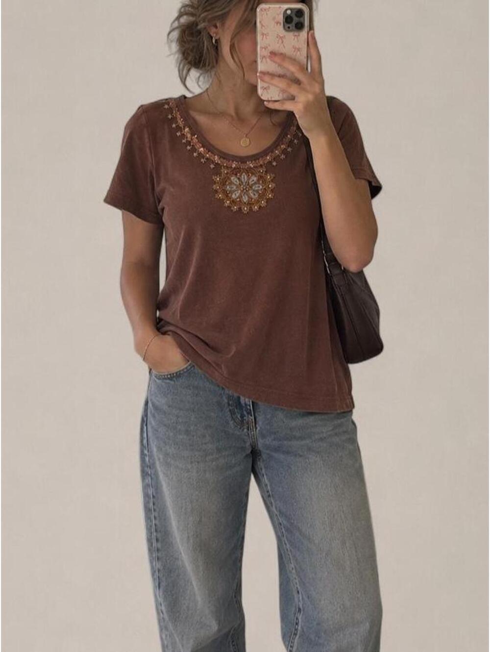 White Stag brown beaded medallion tee 🤎